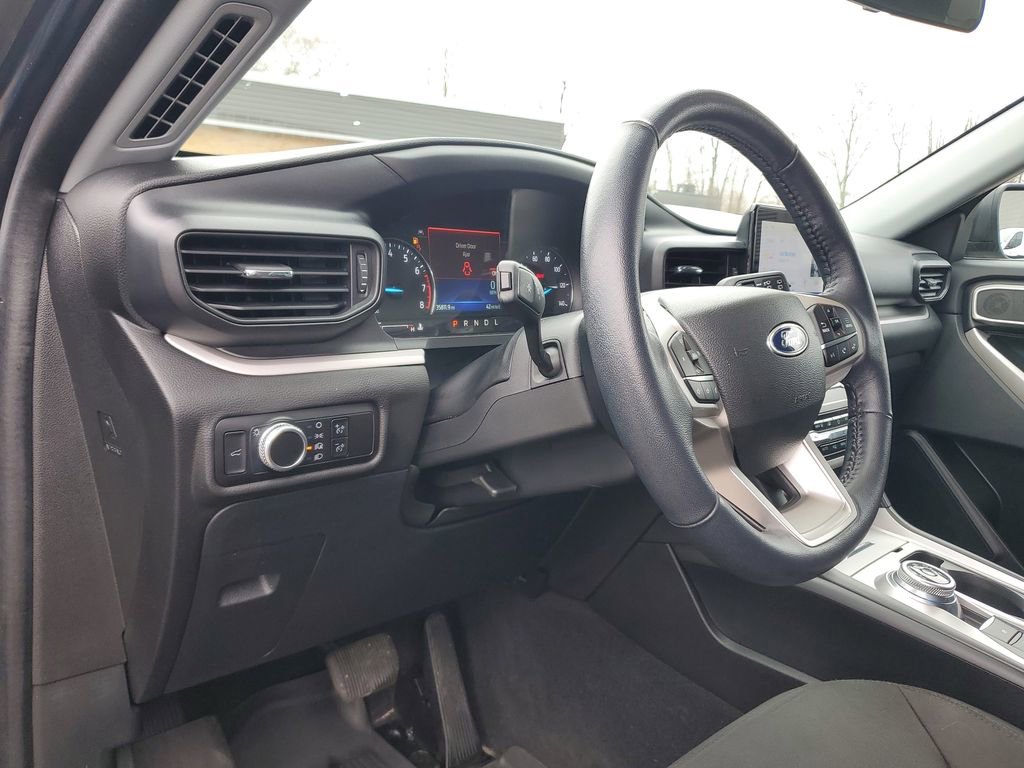 Certified 2023 Ford Explorer XLT w/ Class IV Trailer Tow Package image 17