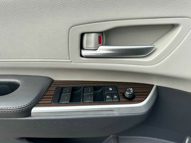 Used 2022 Toyota Sienna XLE image 11