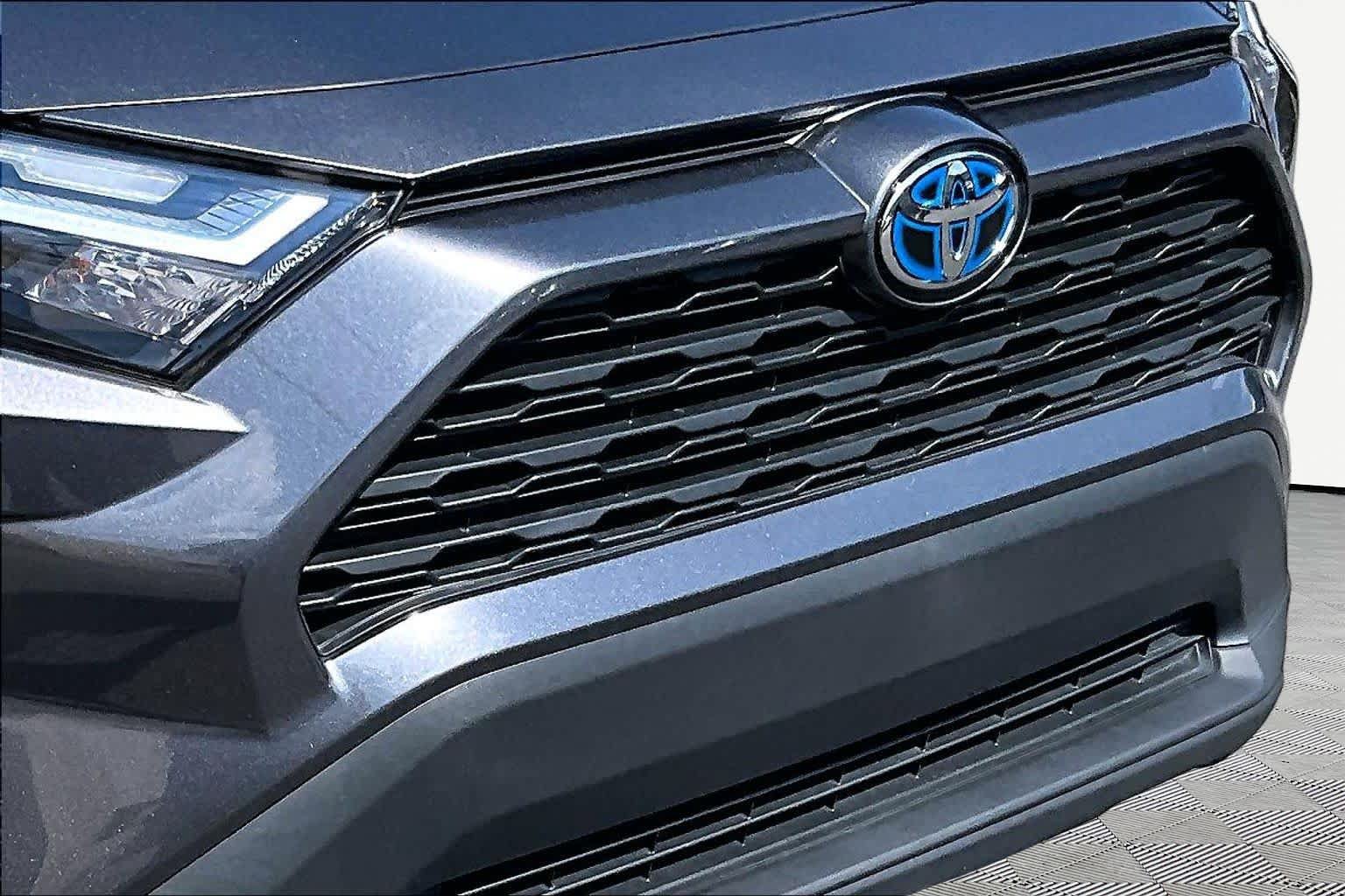 Certified 2024 Toyota RAV4 XLE AWD/4WD image 30