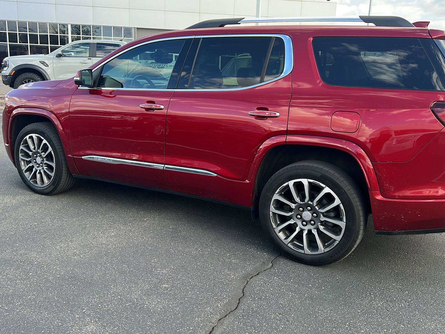Used 2021 GMC Acadia Denali w/ Denali Ultimate Package AWD/4WD image 9