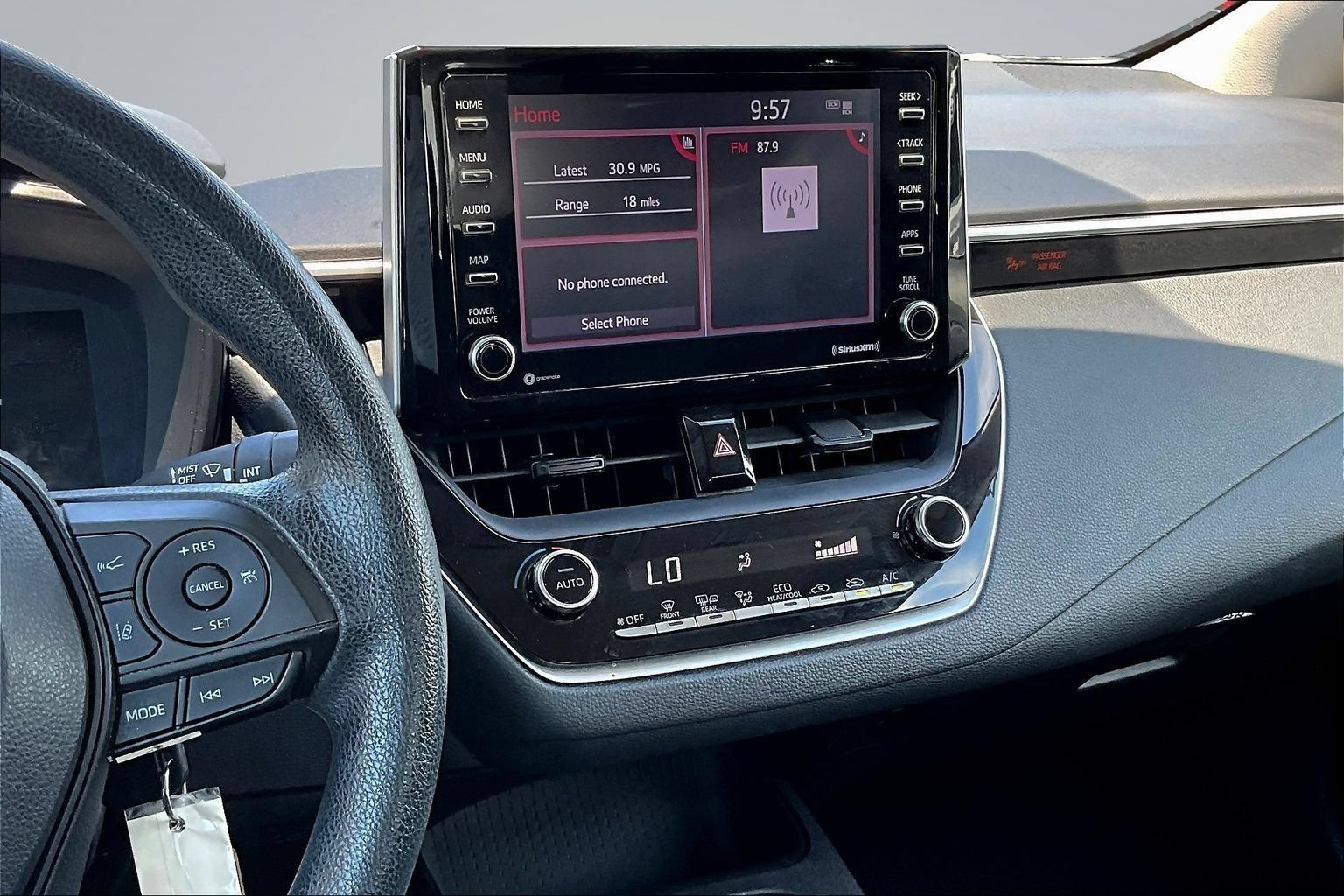 Used 2021 Toyota Corolla LE FWD image 8