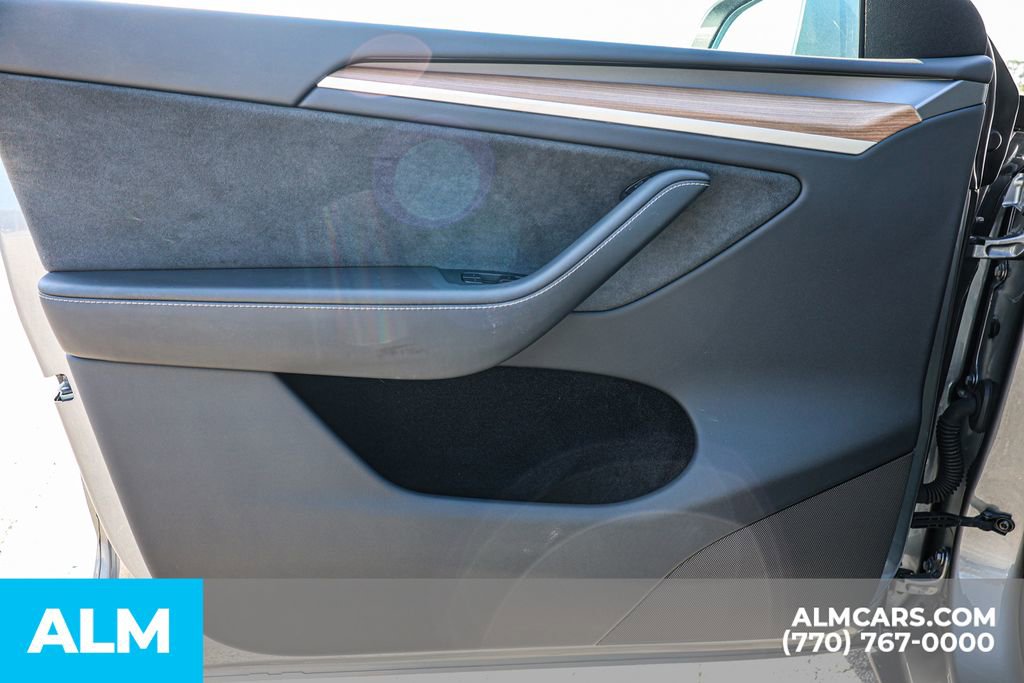 Used 2025 Tesla Model Y Long Range image 42