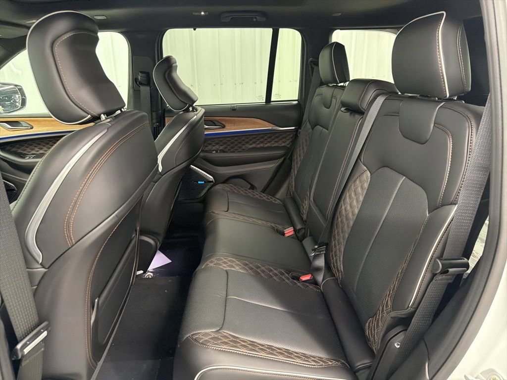 New 2026 Jeep Grand Cherokee Summit image 12