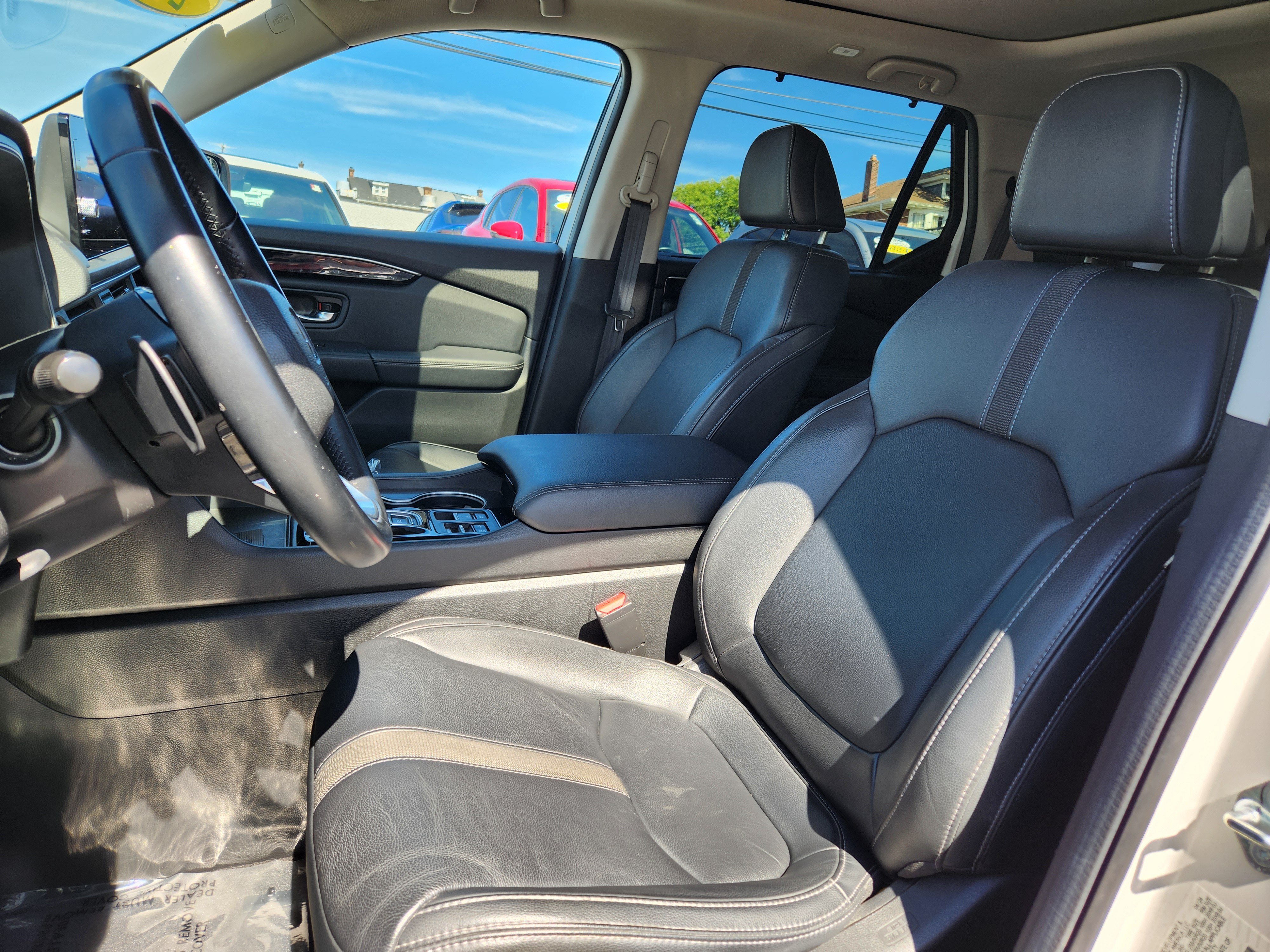 Used 2025 Honda Pilot Touring image 10