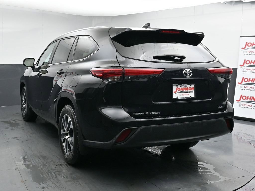 Used 2023 Toyota Highlander XLE image 6
