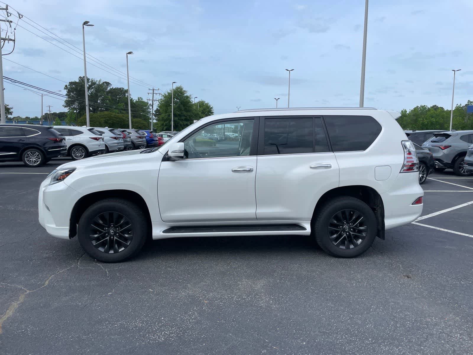 Used 2022 Lexus GX 460 Premium w/ Premium Plus Package AWD/4WD image 2