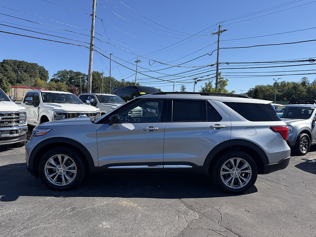 Used 2023 Ford Explorer XLT w/ Equipment Group 202A AWD/4WD image 2