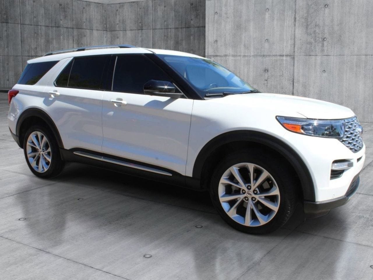 Used 2022 Ford Explorer Platinum w/ Equipment Group 601A AWD/4WD image 7