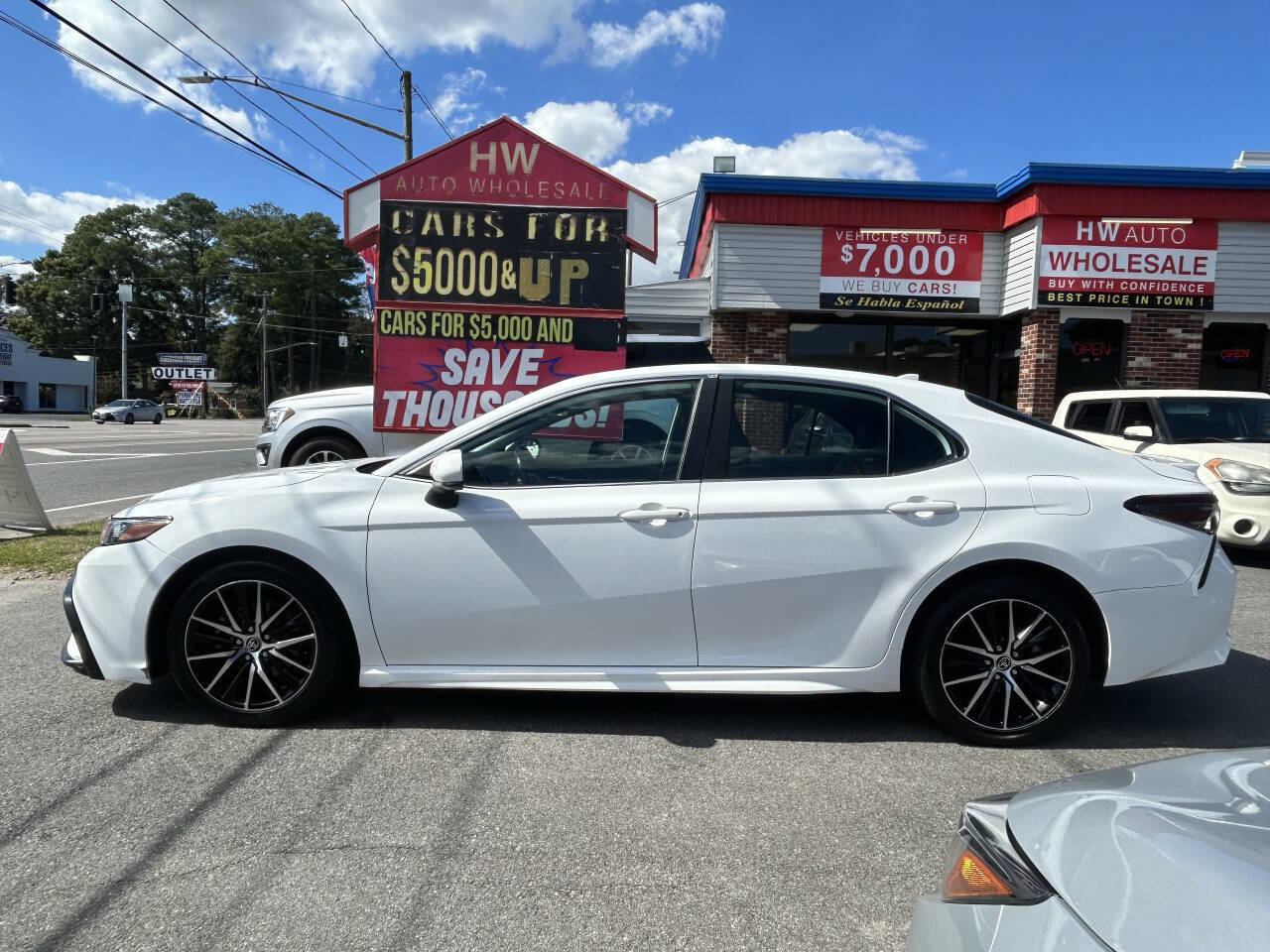 Used 2021 Toyota Camry SE image 8