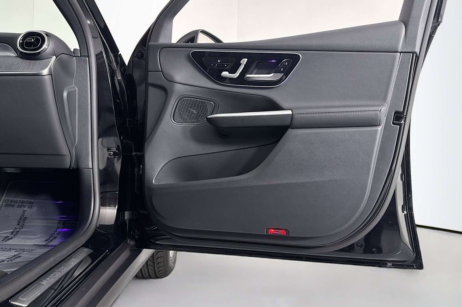 Certified 2025 Mercedes-Benz GLC 300 image 24