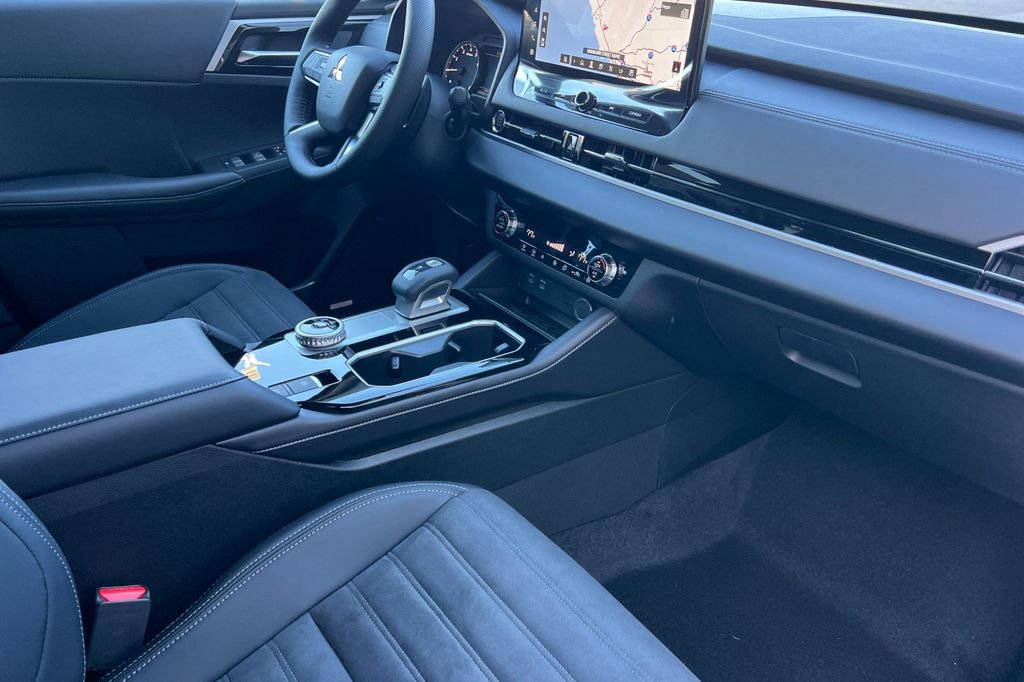New 2026 Mitsubishi Outlander SE image 18