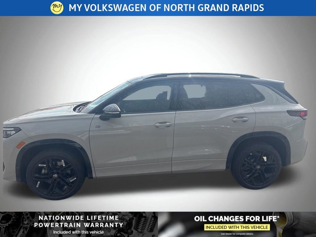 New 2026 Volkswagen Tiguan SE R-Line image 2