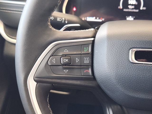 Used 2025 Jeep Grand Cherokee Altitude RWD image 29