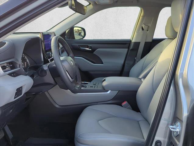 Certified 2026 Toyota Highlander XLE image 10