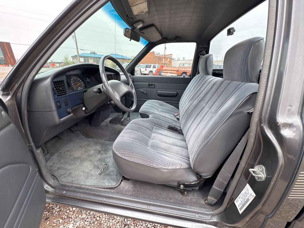 Used 1989 Toyota Pickup Deluxe AWD/4WD image 10