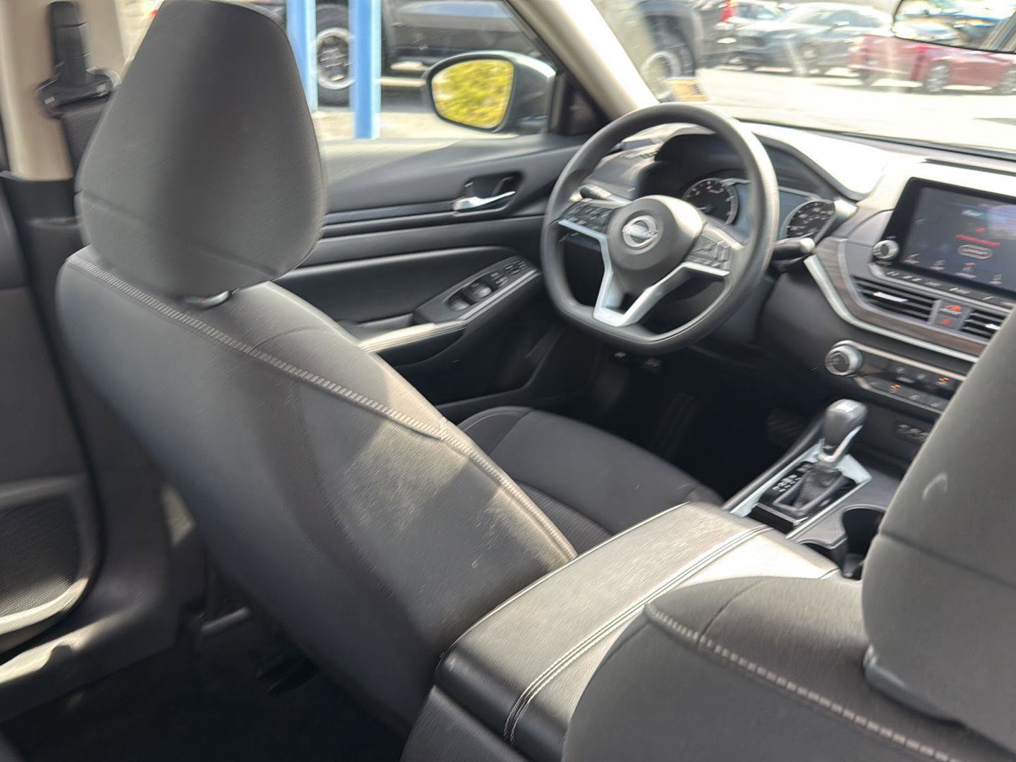 Used 2025 Nissan Altima 2.5 SV image 25