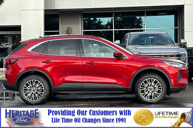 New 2025 Ford Escape SE image 3