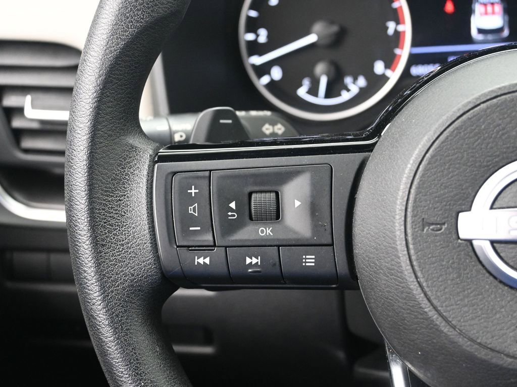 Used 2023 Nissan Rogue SV image 15