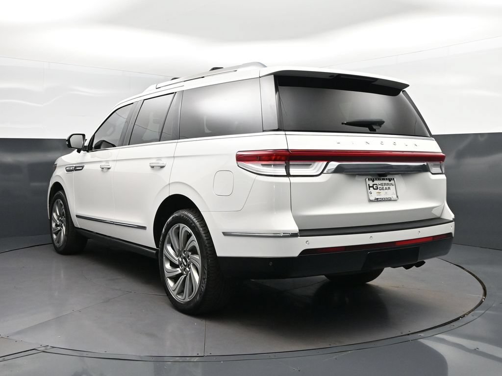 Used 2023 Lincoln Navigator Reserve AWD/4WD image 5