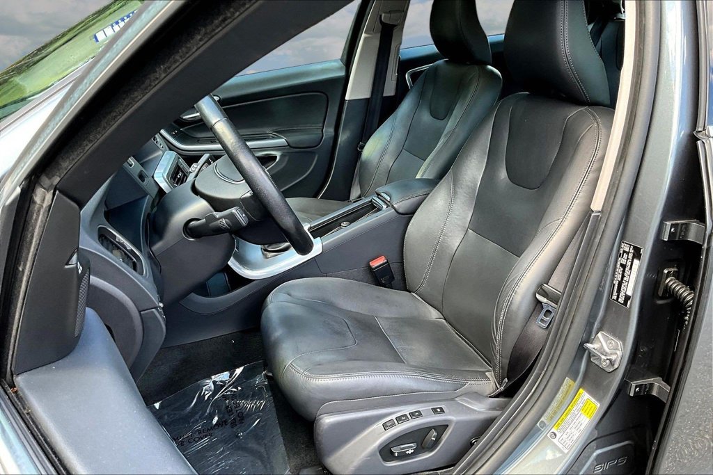 Used 2017 Volvo V60 T5 Premier w/ Convenience Package FWD image 22