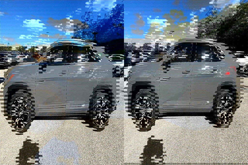New 2026 Volkswagen Atlas Cross Sport SEL Premium R-Line image 8