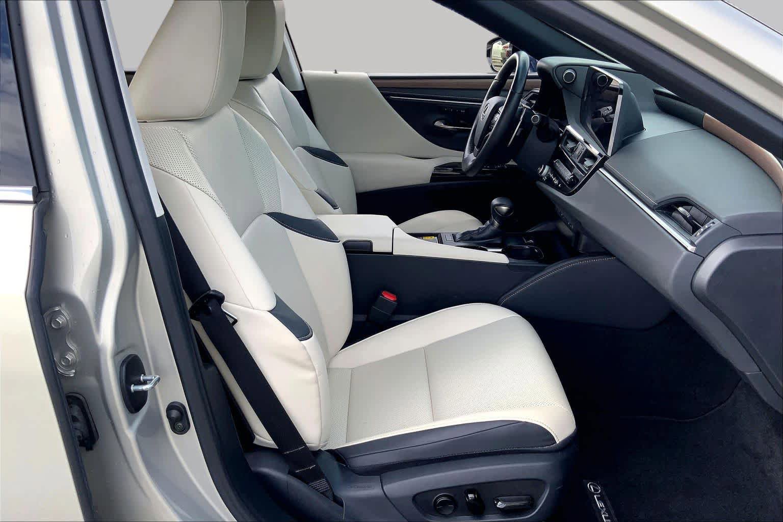Used 2024 Lexus ES 350 w/ Premium Package FWD image 9