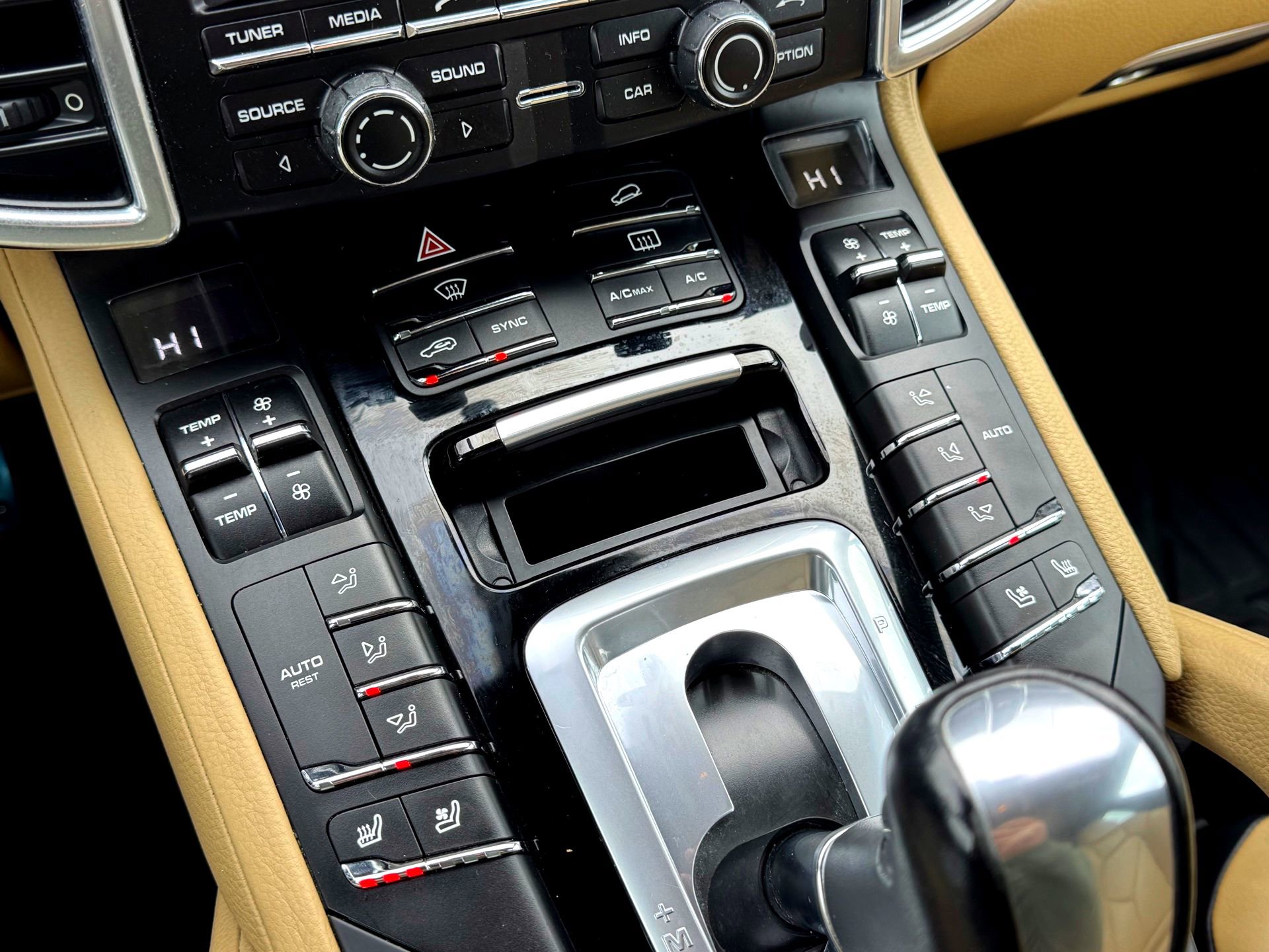 Used 2015 Porsche Cayenne S image 30