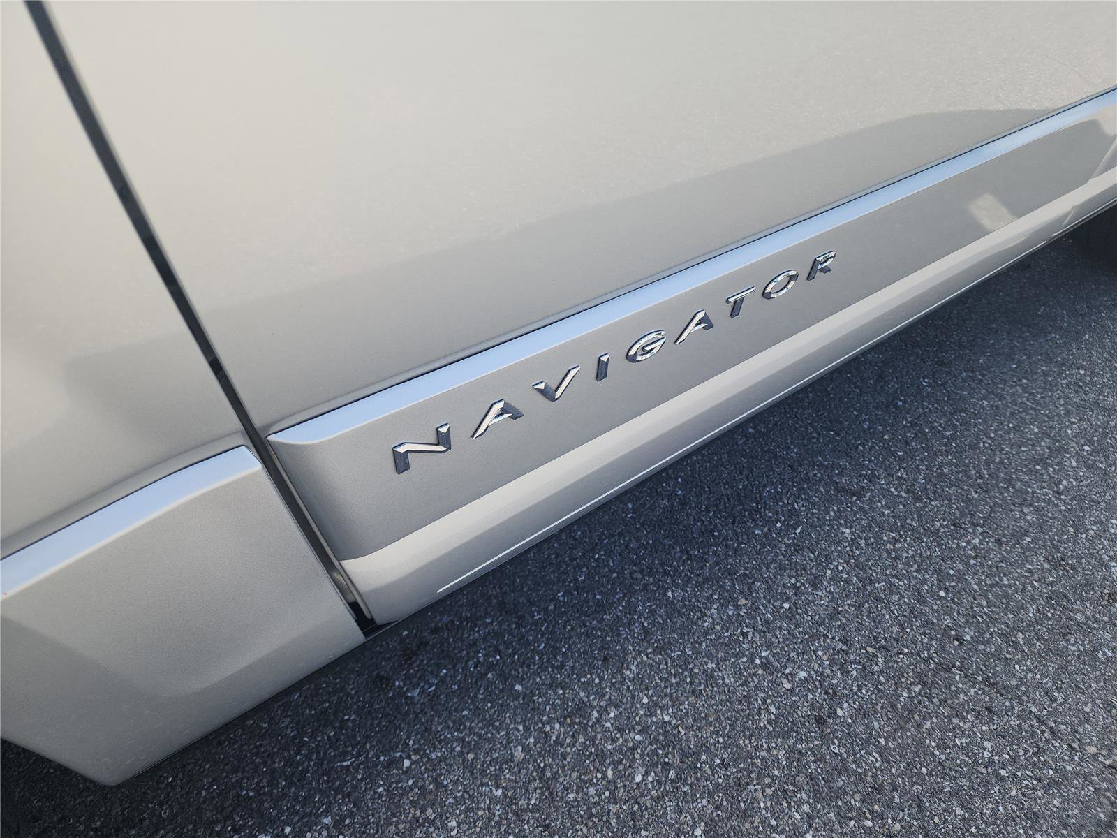 Used 2017 Lincoln Navigator Reserve image 10