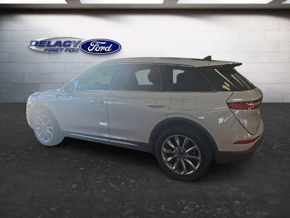 Used 2022 Lincoln Corsair AWD w/ Premium Package image 4