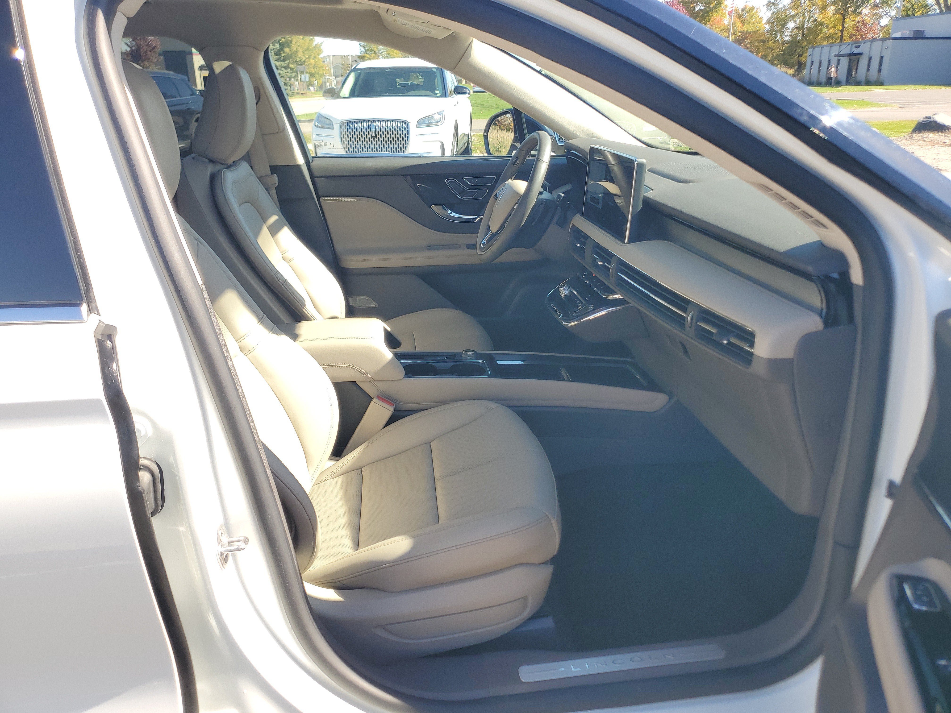 Used 2024 Lincoln Corsair AWD w/ Equipment Group 101A image 9