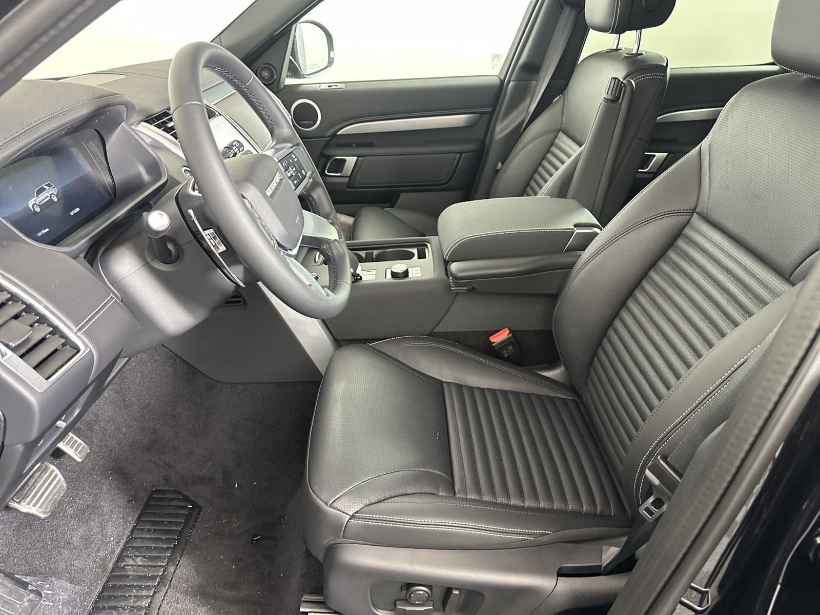 Certified 2025 Land Rover Discovery Dynamic SE AWD/4WD image 5