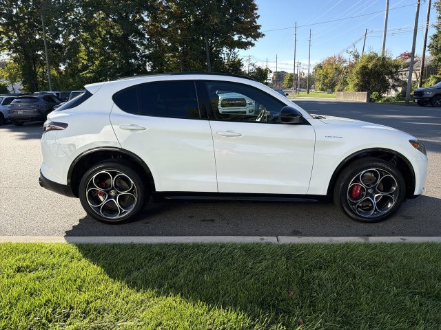 Used 2024 Alfa Romeo Stelvio Veloce AWD/4WD image 9