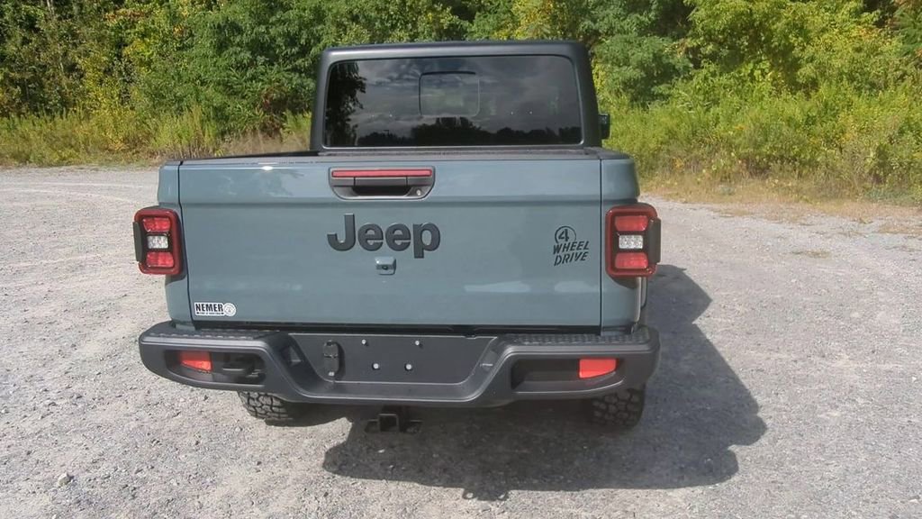 New 2025 Jeep Gladiator Willys image 10