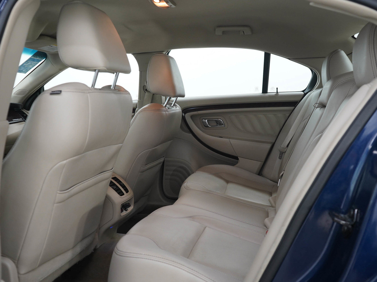 Used 2012 Ford Taurus Limited FWD image 13