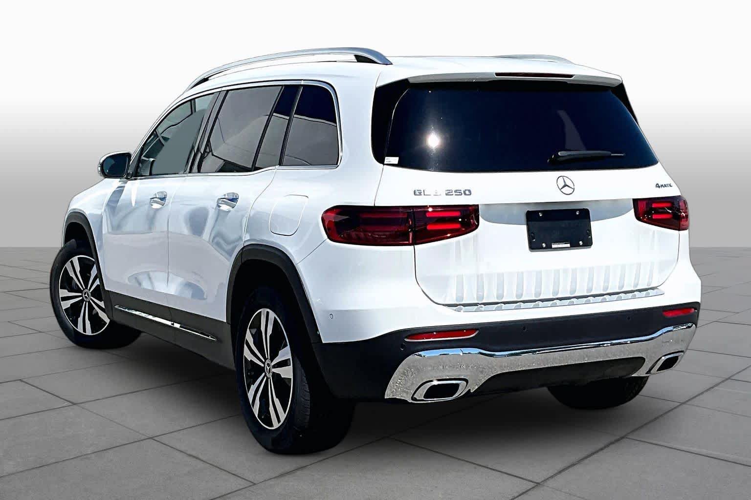New 2026 Mercedes-Benz GLB 250 4MATIC image 4