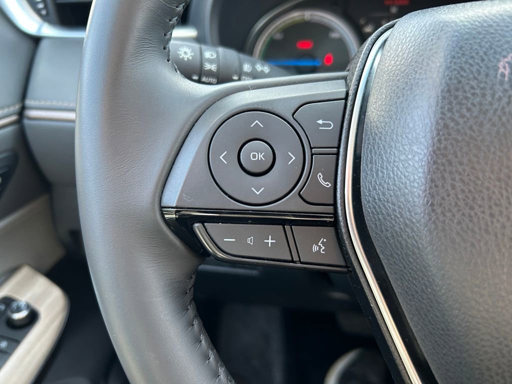 Used 2024 Toyota Venza XLE image 18