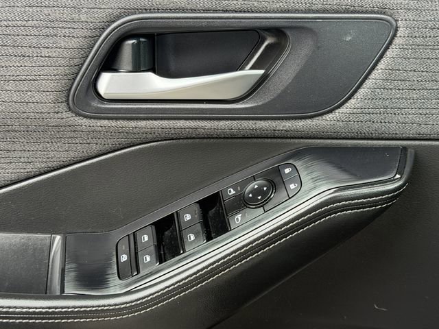 Used 2023 Nissan Rogue SV image 23