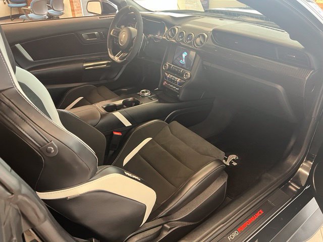 Used 2021 Ford Mustang Shelby GT500 w/ Carbon Fibre Track Pack RWD image 12