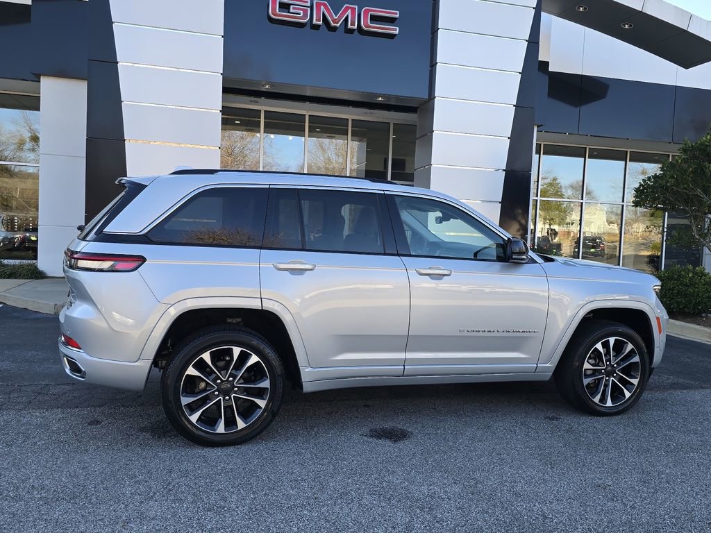 Used 2023 Jeep Grand Cherokee Overland image 2