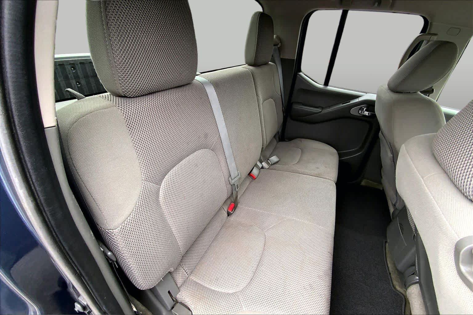 Used 2013 Nissan Frontier SV w/ SV Value Truck Pkg RWD image 18