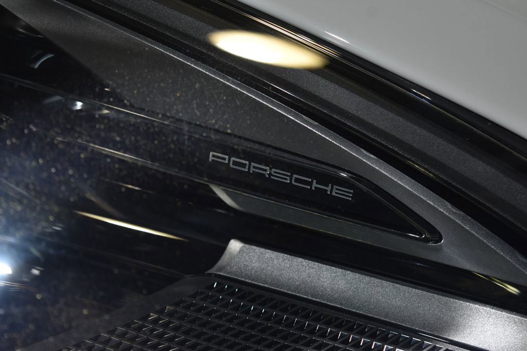 Certified 2025 Porsche Macan image 28