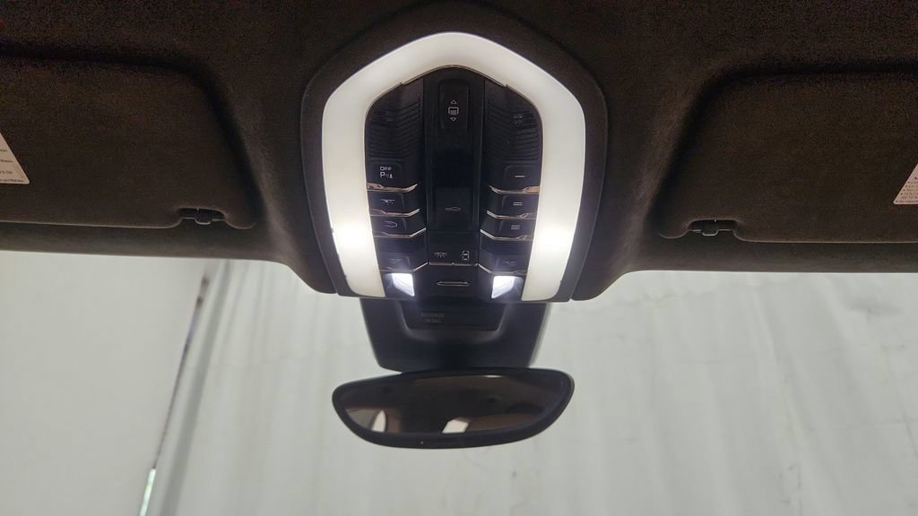 Used 2017 Porsche Macan Turbo AWD/4WD image 30