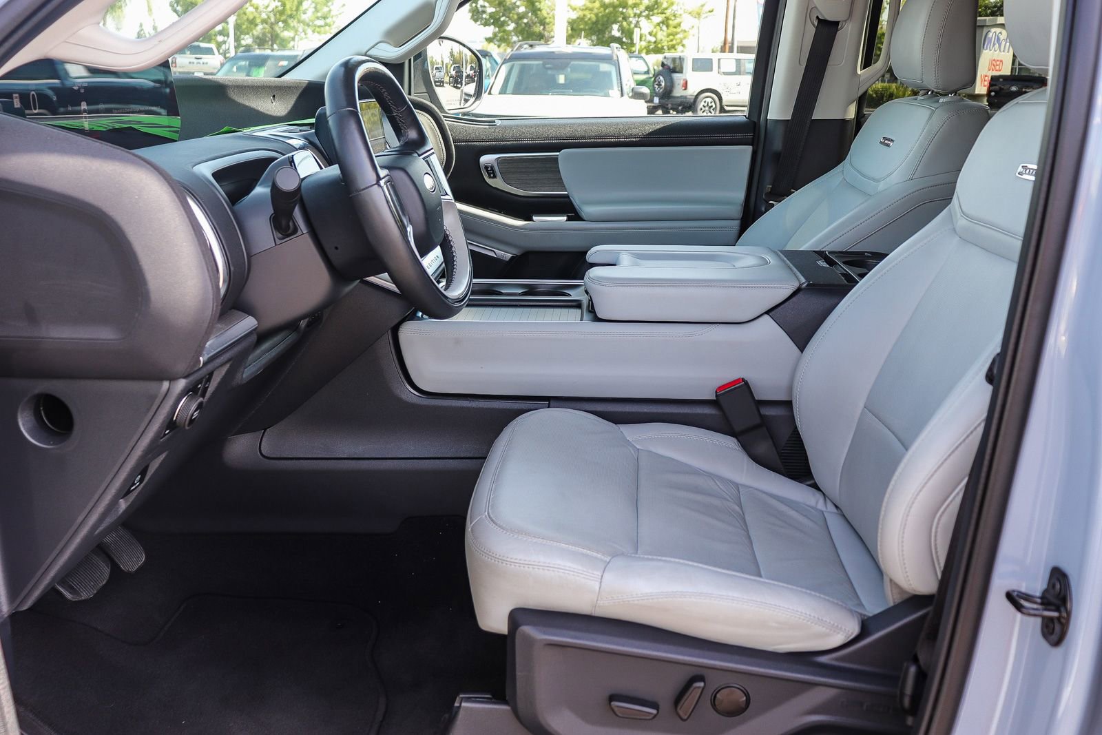 Certified 2025 Ford Expedition Max Platinum w/ Driver's Package AWD/4WD image 19