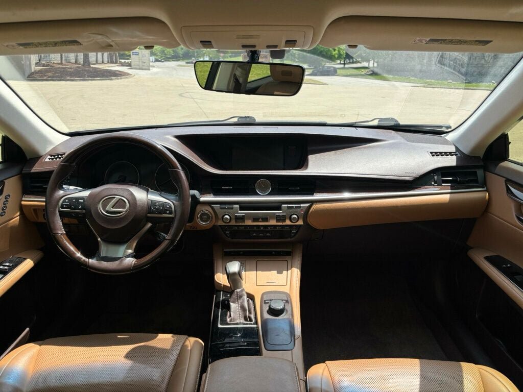 Used 2016 Lexus ES 350 w/ Premium Package w/Wood Trim FWD image 23