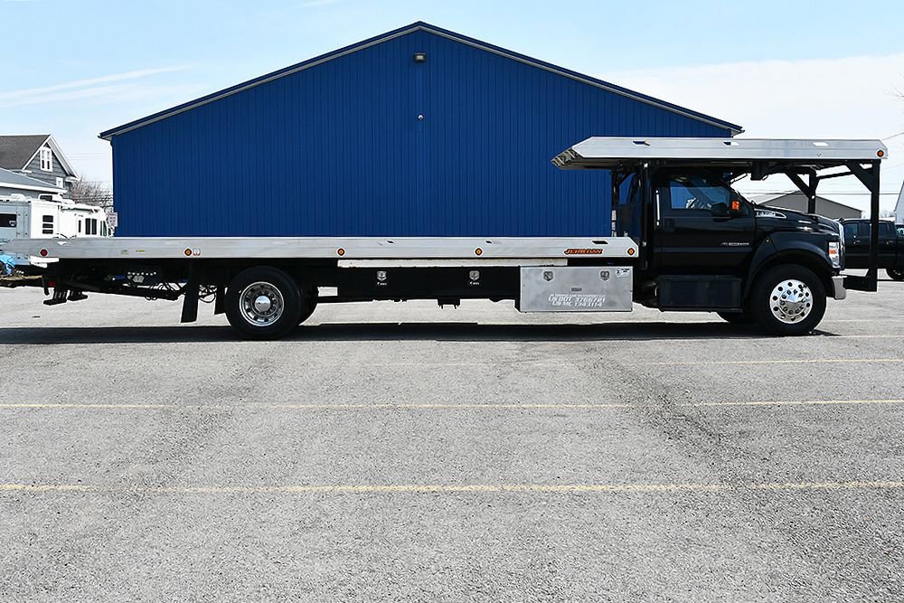 Used 2018 Ford F750 2WD Regular Cab Super Duty image 8