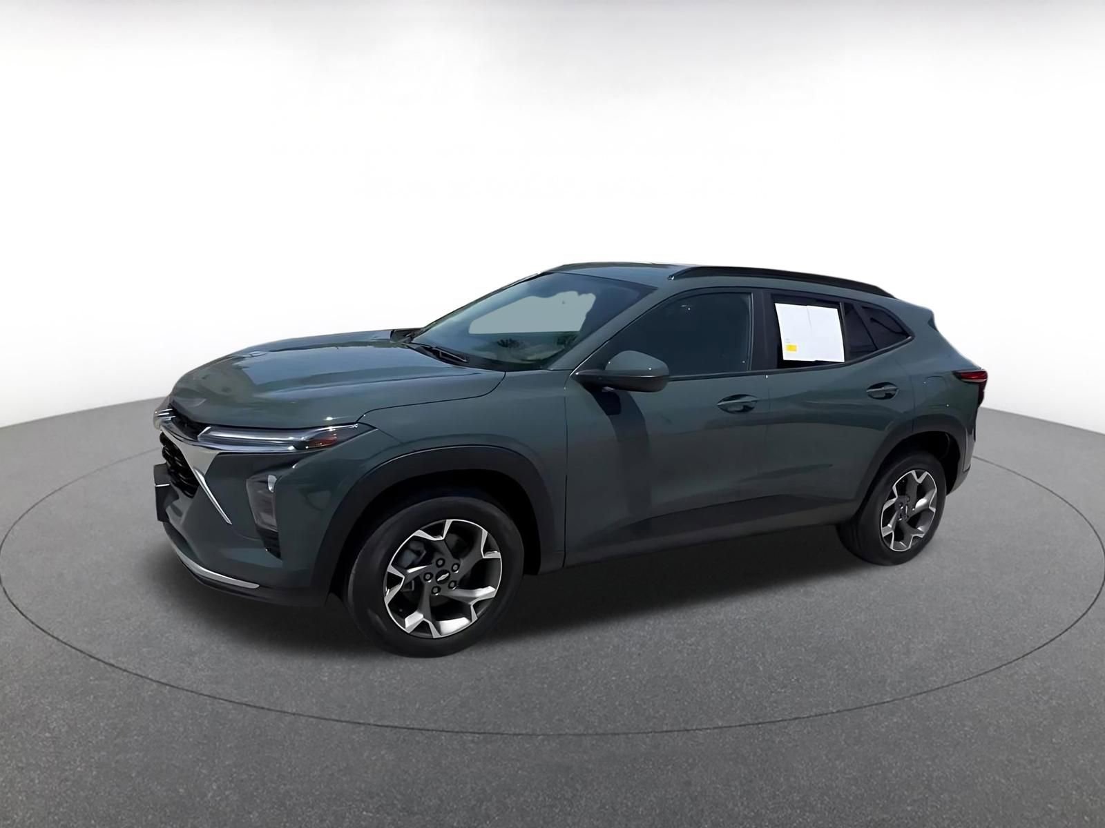 Used 2025 Chevrolet Trax LT w/ LT Convenience Package FWD image 8