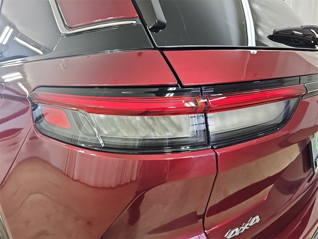 Used 2025 Jeep Grand Cherokee Limited image 39