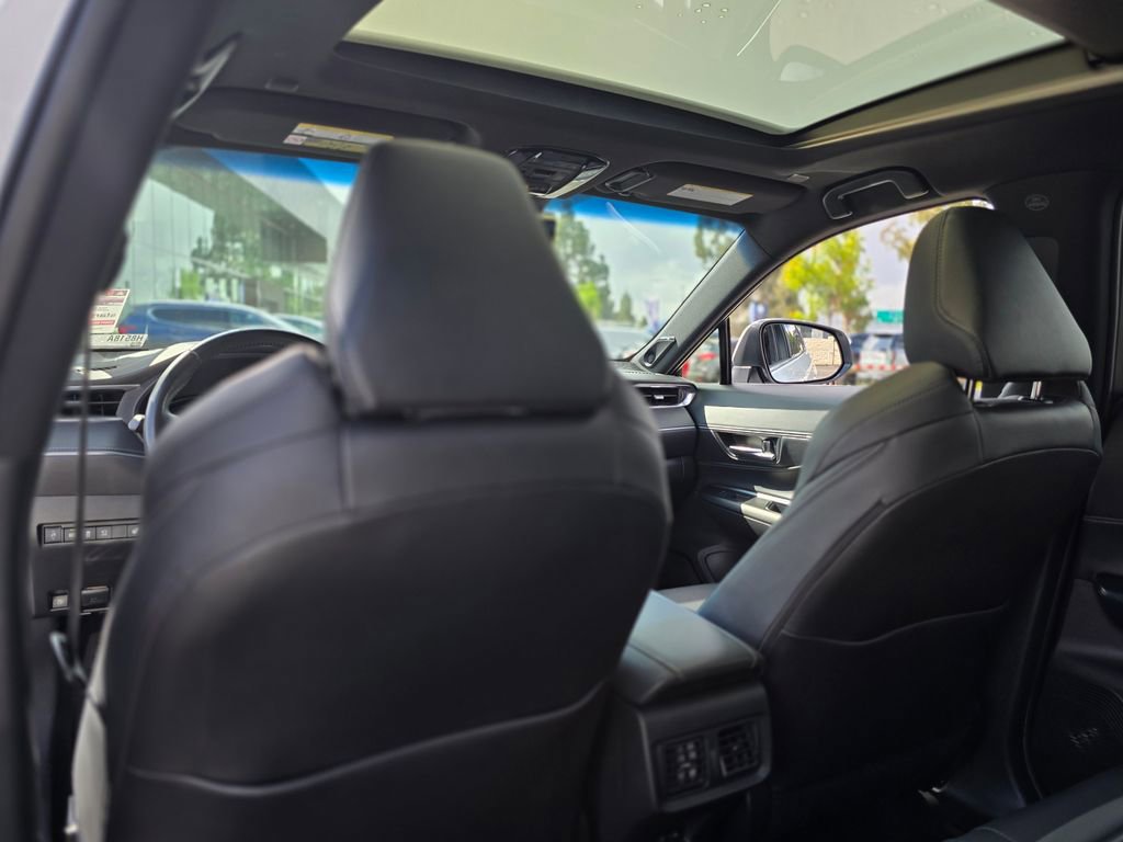 Used 2024 Toyota Venza Limited AWD/4WD image 18