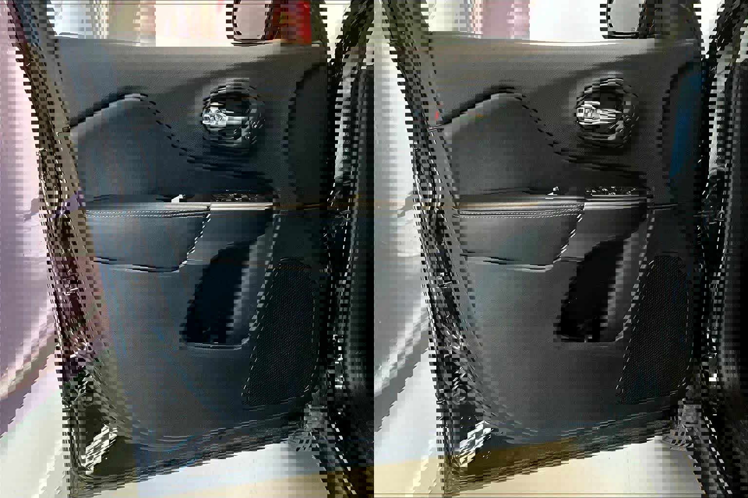 Used 2020 Jeep Cherokee Limited image 24