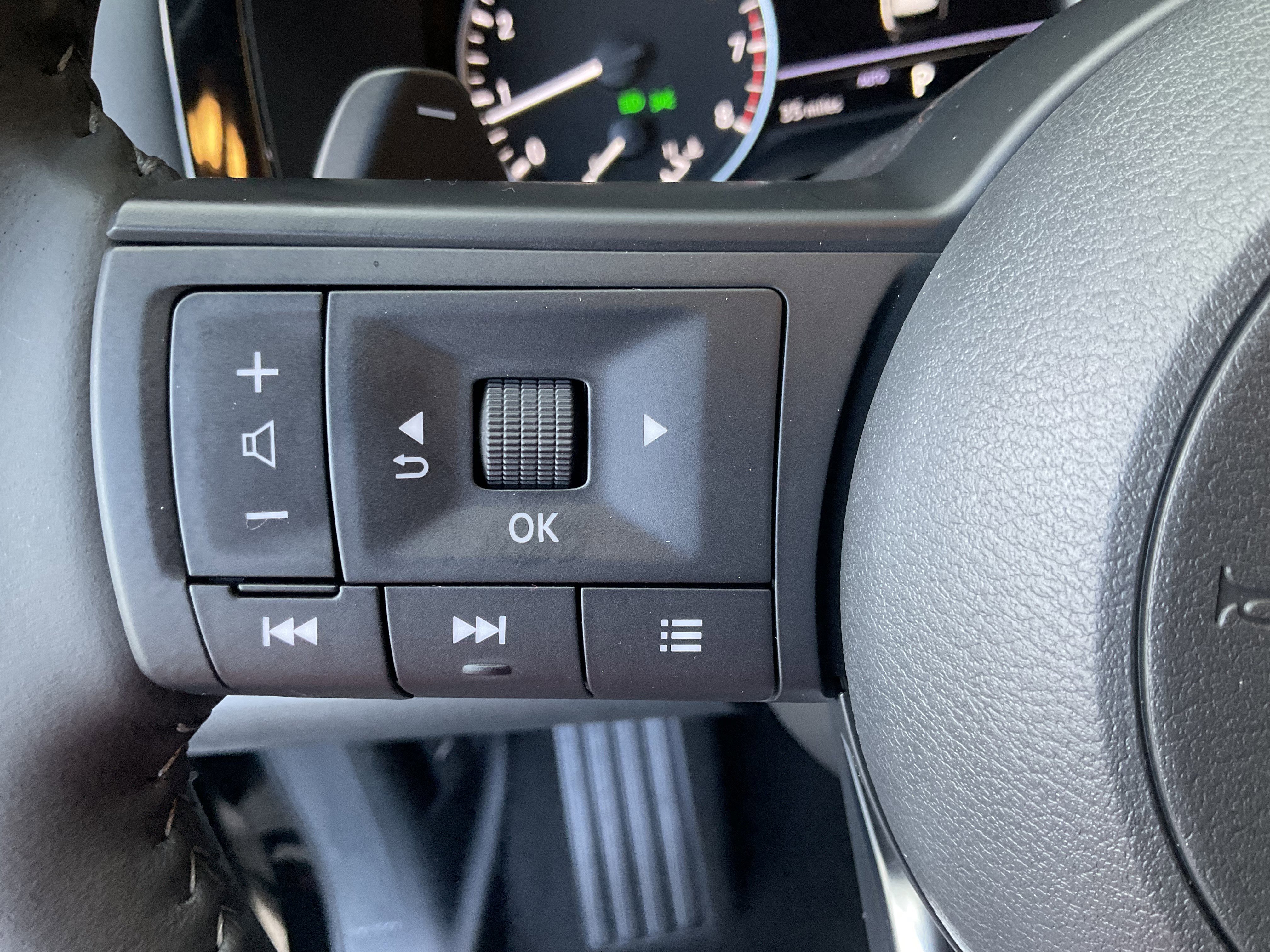 Used 2025 Nissan Pathfinder SV AWD/4WD image 27